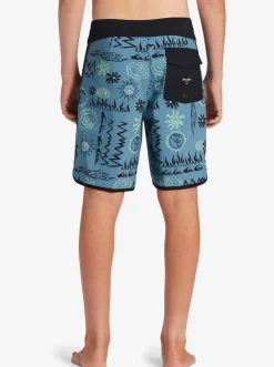 Quiksilver Boy'S 8-16 Surfsilk Radical Scallop 16 Boardshorts Aegean Blue Hot