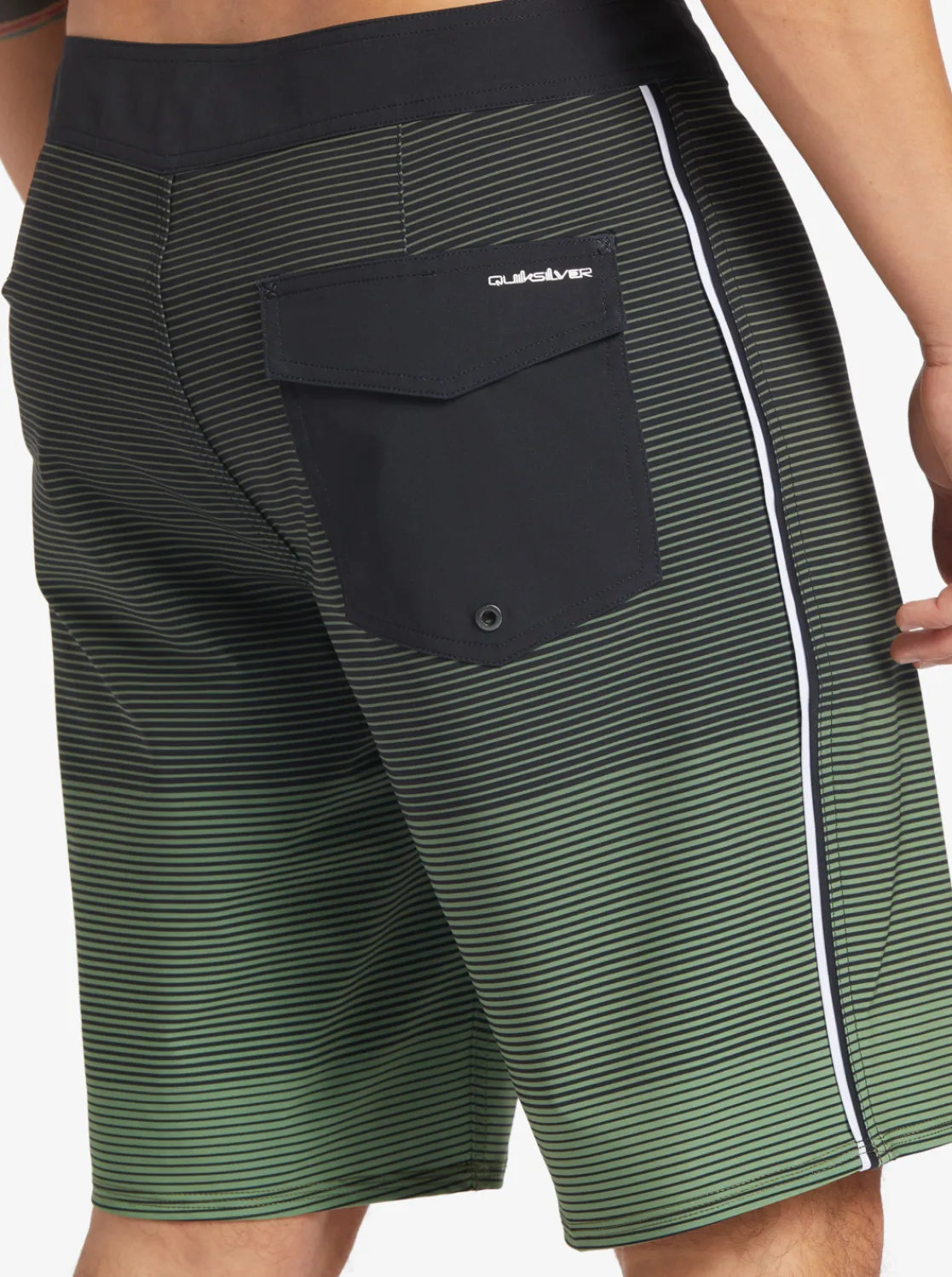 Quiksilver Surfsilk Massive 20" Boardshorts Climbing Ivy Store